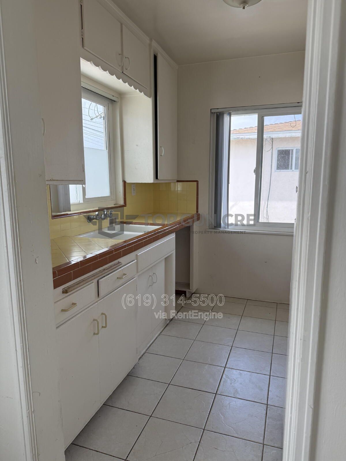 2 BED 1 BATH IN PACIFIC BEACH WITH 1 CAR GARAGE property image