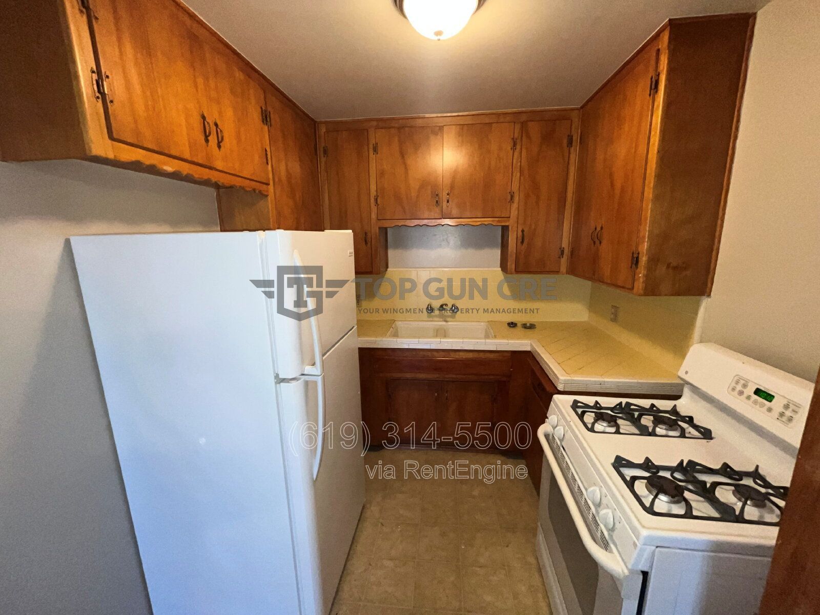 1 bed 1 bath w/ HUGE storage unit property image