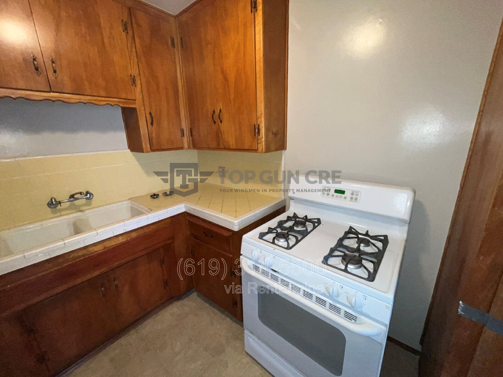 1 bed 1 bath w/ HUGE storage unit property image